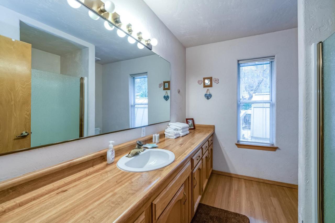 Black Bear Cabin Bass Lake Luaran gambar